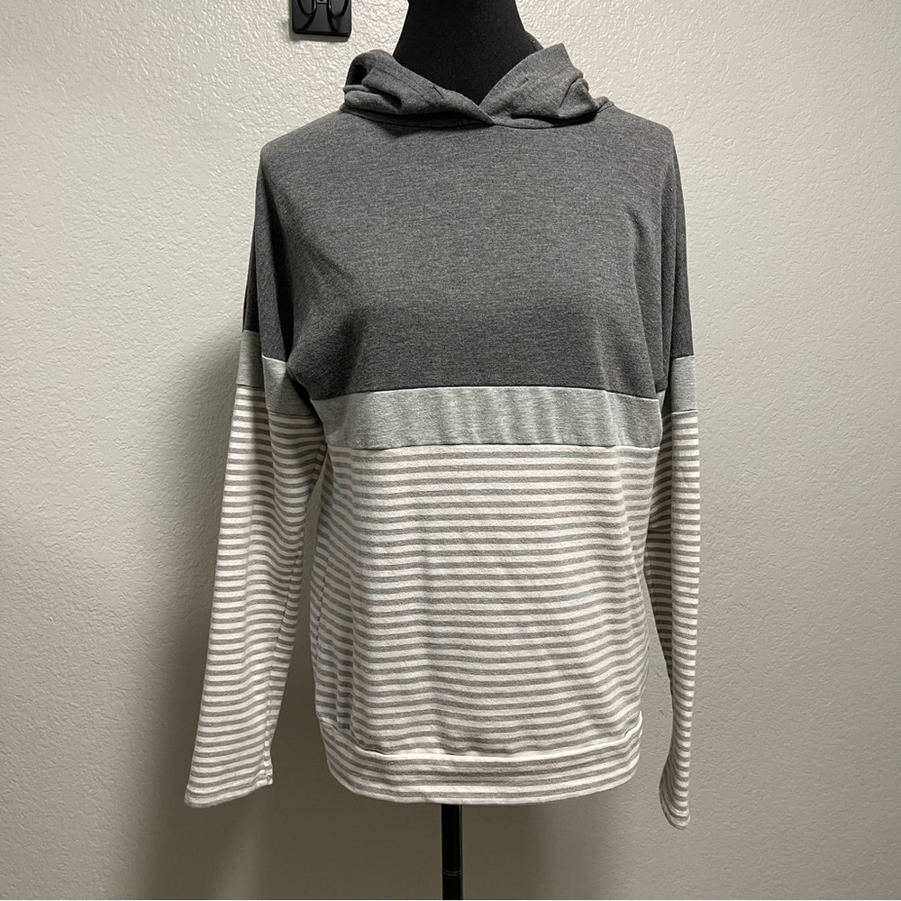 Trendy Queen Women Gray & White color block hoodie casual loose-fit style MED